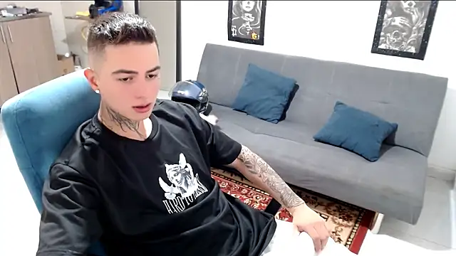 Snapshot of santii_ss chatting on November 9, 2025, 2:59 pm santii ss online show from November 9, 2025, 2:59 pm