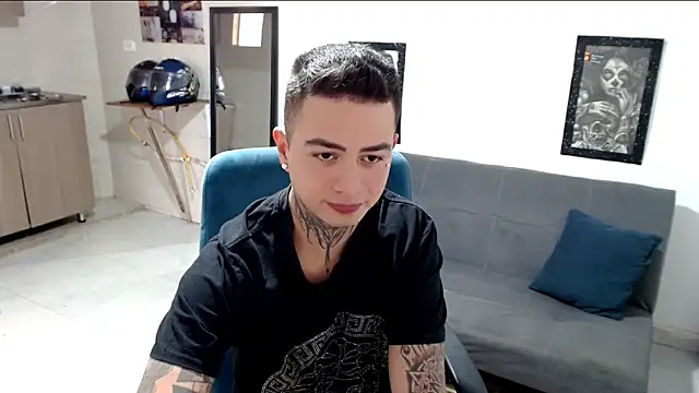 Snapshot of santii_ss chatting on November 14, 2025, 3:22 pm santii ss online show from November 14, 2025, 3:22 pm