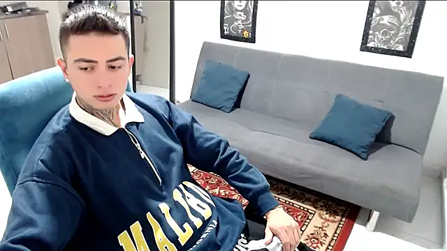 Snapshot of santii_ss chatting on November 15, 2025, 2:57 pm santii ss online show from November 15, 2025, 2:57 pm