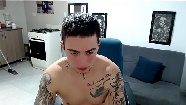 Snapshot of santii_ss chatting on November 23, 2025, 2:28 pm santii ss online show from November 23, 2025, 2:28 pm