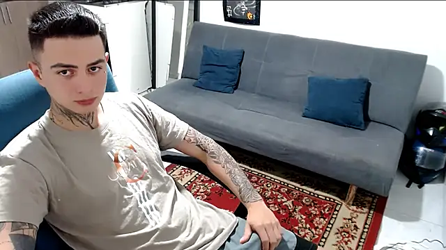 Snapshot of santii_ss chatting on December 2, 2025, 12:27 am santii ss online show from December 2, 2025, 12:27 am