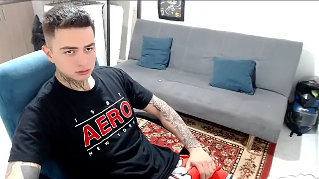 Snapshot of santii_ss chatting on December 2, 2025, 2:45 pm santii ss online show from December 2, 2025, 2:45 pm