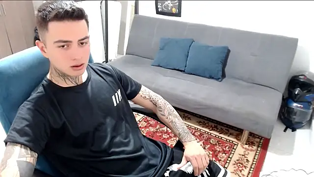 Snapshot of santii_ss chatting on December 3, 2025, 2:59 pm santii ss online show from December 3, 2025, 2:59 pm