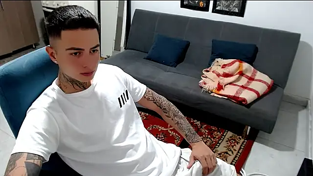 Snapshot of santii_ss chatting on December 14, 2025, 12:16 am santii ss online show from December 14, 2025, 12:16 am