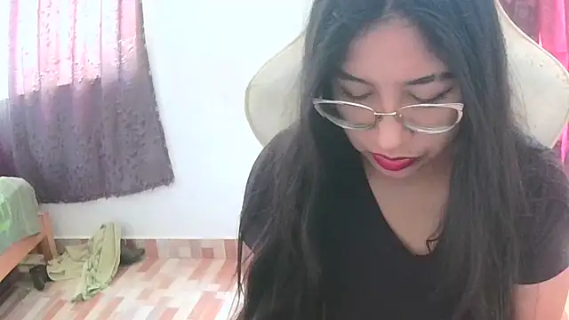 honeysweet111 online show from October 3, 2025, 6:05 pm