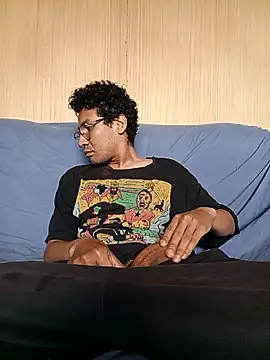 LecheDeSoya666 online show from November 29, 2025, 9:40 pm