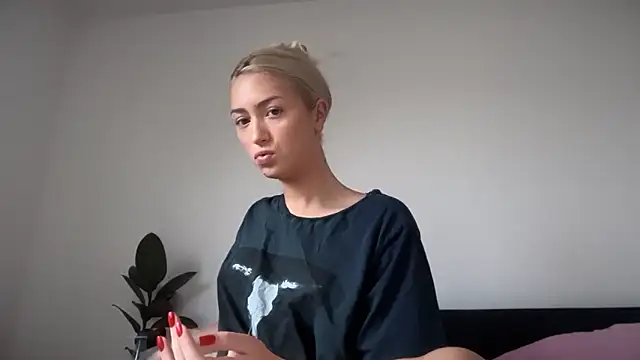 Snapshot of Kitty_Swetty chatting on October 13, 2025, 11:43 am Kitty Swetty online show from October 13, 2025, 11:43 am