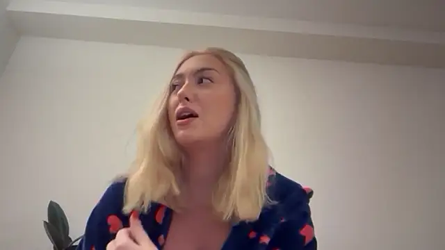 Snapshot of Kitty_Swetty chatting on November 10, 2025, 10:20 pm Kitty Swetty online show from November 10, 2025, 10:20 pm