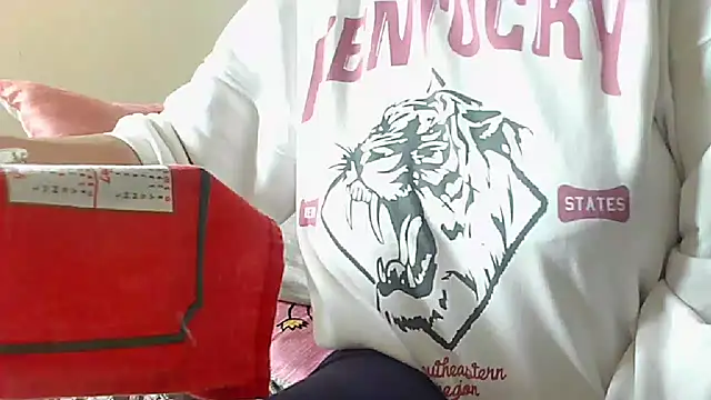 Snapshot of sexy_tettona chatting on October 29, 2025, 12:40 pm sexy tettona online show from October 29, 2025, 12:40 pm