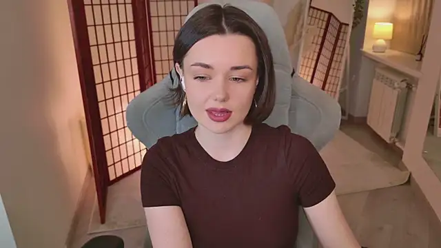 Snapshot of AvaFlower chatting on November 18, 2025, 3:16 pm AvaFlower online show from November 18, 2025, 3:16 pm