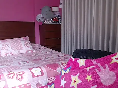 Snapshot of ConnieMagic chatting on October 7, 2025, 8:06 pm ConnieMagic online show from October 7, 2025, 8:06 pm