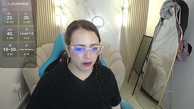 Snapshot of _Evoni_b chatting on October 5, 2025, 12:25 pm Evoni b online show from October 5, 2025, 12:25 pm