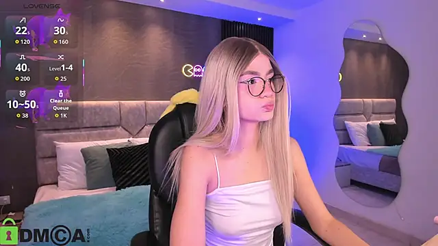 Arinextdoor online show from October 28, 2025, 10:12 pm