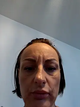 Snapshot of annaalemania chatting on December 15, 2025, 2:32 pm annaalemania online show from December 15, 2025, 2:32 pm