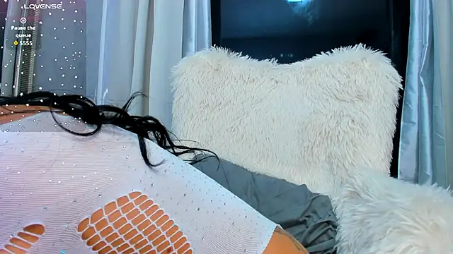 ParissHiltonX online show from October 3, 2025, 3:47 am