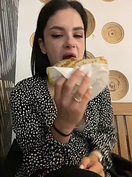 Snapshot of MiraReach chatting on September 24, 2025, 3:32 am MiraReach online show from September 24, 2025, 3:32 am