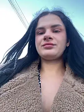 Snapshot of MiraReach chatting on October 19, 2025, 2:45 am MiraReach online show from October 19, 2025, 2:45 am