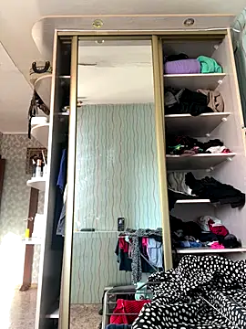 Snapshot of MiraReach chatting on October 20, 2025, 3:40 am MiraReach online show from October 20, 2025, 3:40 am