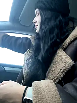 Snapshot of MiraReach chatting on November 9, 2025, 2:32 am MiraReach online show from November 9, 2025, 2:32 am