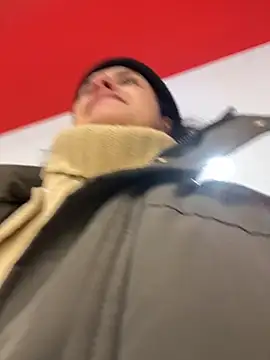 Snapshot of MiraReach chatting on November 18, 2025, 3:23 am MiraReach online show from November 18, 2025, 3:23 am