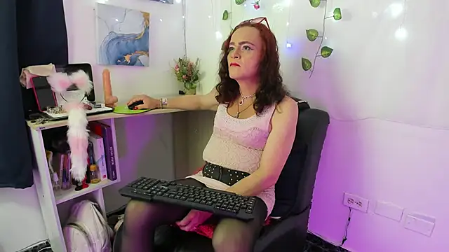 Snapshot of Mishell_Bons chatting on September 8, 2025, 6:07 pm Mishell Bons online show from September 8, 2025, 6:07 pm