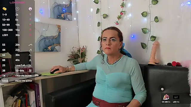 Snapshot of Mishell_Bons chatting on October 3, 2025, 5:54 pm Mishell Bons online show from October 3, 2025, 5:54 pm