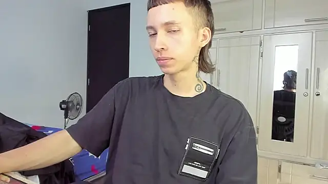 spacehumanz online show from December 17, 2025, 2:23 pm