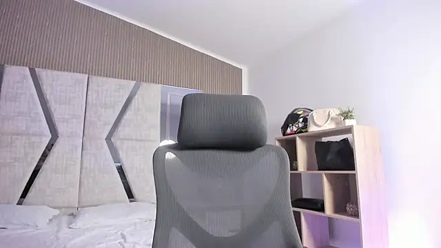 Snapshot of AlliceLover chatting on December 14, 2025, 11:59 am AlliceLover online show from December 14, 2025, 11:59 am