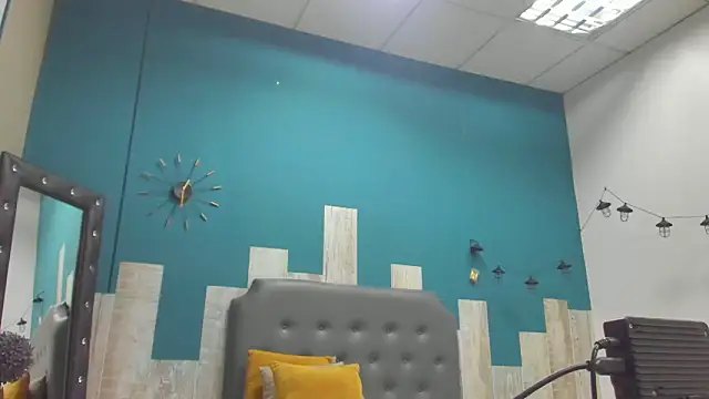 Ian1  online show from November 12, 2025, 12:05 pm