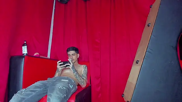 extreme hot crazy online show from October 20, 2025, 4:57 am