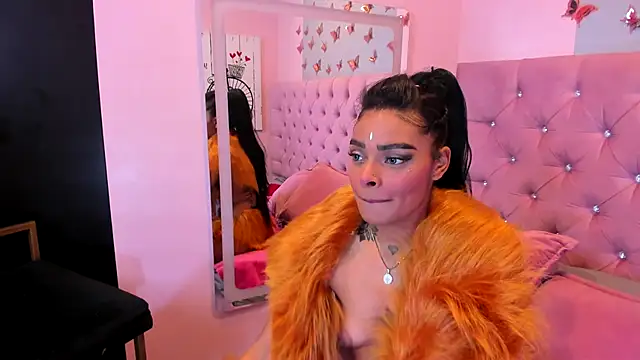 Snapshot of EmmaEbony_ chatting on October 31, 2025, 10:27 am EmmaEbony online show from October 31, 2025, 10:27 am