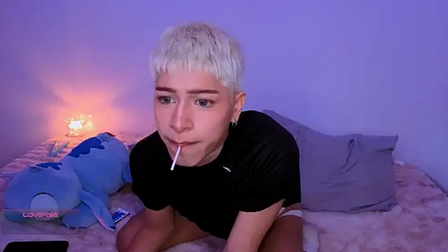 Snapshot of taichi_bluy chatting on September 13, 2025, 1:00 pm taichi bluy online show from September 13, 2025, 1:00 pm