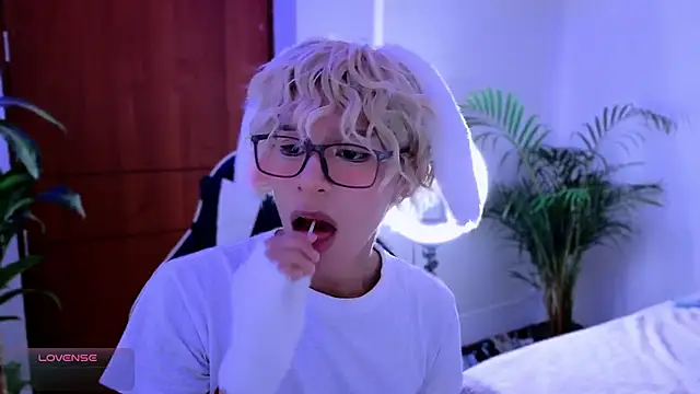 Snapshot of taichi_bluy chatting on October 9, 2025, 7:56 pm taichi bluy online show from October 9, 2025, 7:56 pm