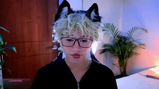 Snapshot of taichi_bluy chatting on October 10, 2025, 8:35 am taichi bluy online show from October 10, 2025, 8:35 am