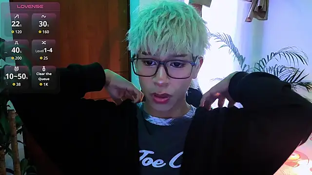 Snapshot of taichi_bluy chatting on October 20, 2025, 11:21 am taichi bluy online show from October 20, 2025, 11:21 am