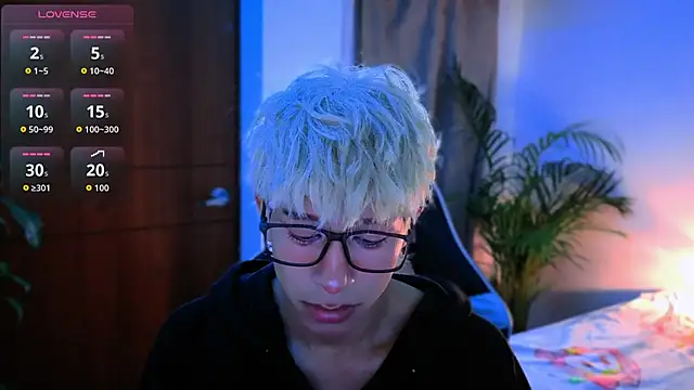 Snapshot of taichi_bluy chatting on October 21, 2025, 7:20 am taichi bluy online show from October 21, 2025, 7:20 am