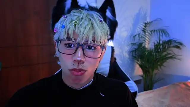 Snapshot of taichi_bluy chatting on October 25, 2025, 6:54 am taichi bluy online show from October 25, 2025, 6:54 am