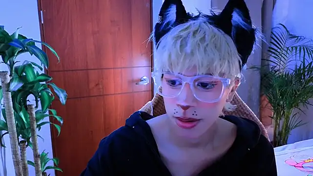 Snapshot of taichi_bluy chatting on October 29, 2025, 10:50 am taichi bluy online show from October 29, 2025, 10:50 am