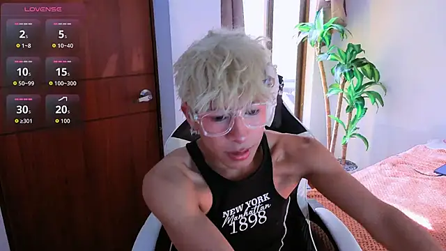 Snapshot of taichi_bluy chatting on November 3, 2025, 7:26 pm taichi bluy online show from November 3, 2025, 7:26 pm