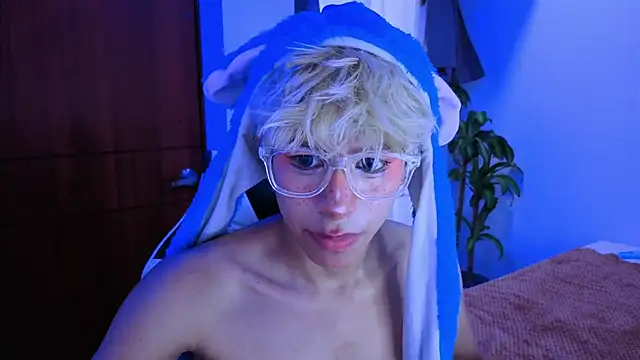 Snapshot of taichi_bluy chatting on November 13, 2025, 10:19 pm taichi bluy online show from November 13, 2025, 10:19 pm