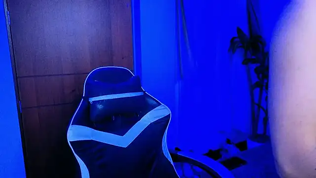 Snapshot of taichi_bluy chatting on November 18, 2025, 7:13 am taichi bluy online show from November 18, 2025, 7:13 am