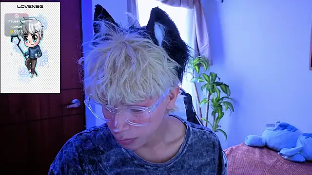 Snapshot of taichi_bluy chatting on November 23, 2025, 2:50 pm taichi bluy online show from November 23, 2025, 2:50 pm