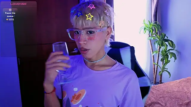 Snapshot of taichi_bluy chatting on November 29, 2025, 5:27 pm taichi bluy online show from November 29, 2025, 5:27 pm