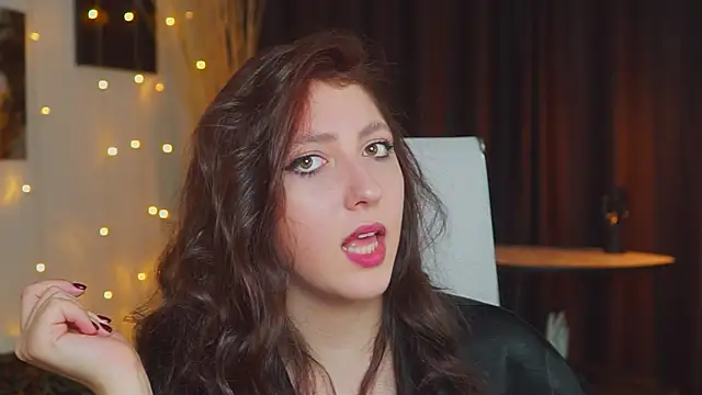 Snapshot of Mary_Miiller chatting on October 16, 2025, 6:25 am Mary Miiller online show from October 16, 2025, 6:25 am