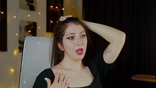 Snapshot of Mary_Miiller chatting on December 2, 2025, 9:36 am Mary Miiller online show from December 2, 2025, 9:36 am