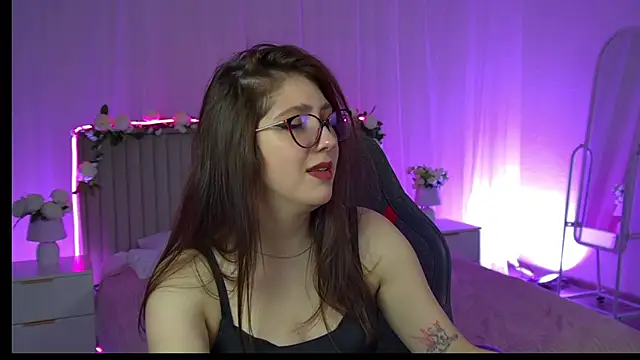 Snapshot of Mary_Miiller chatting on December 3, 2025, 12:36 pm Mary Miiller online show from December 3, 2025, 12:36 pm