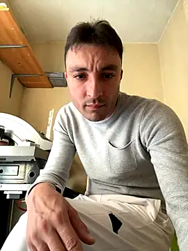 Snapshot of SemprePerverso chatting on October 24, 2025, 3:19 pm SemprePerverso online show from October 24, 2025, 3:19 pm