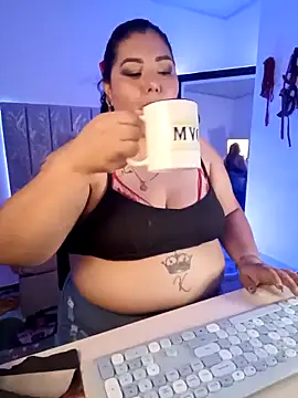 Snapshot of AndreaKinky chatting on November 4, 2025, 8:24 am AndreaKinky online show from November 4, 2025, 8:24 am