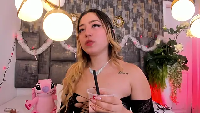 PatyLawrence online show from November 23, 2025, 4:23 am