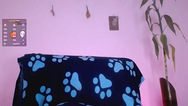 Snapshot of Nocturnawitch chatting on October 3, 2025, 2:47 pm Nocturnawitch online show from October 3, 2025, 2:47 pm